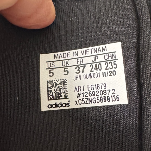 Adidas Black & White Slides Size 5 but fits like a Women's 7, Adidas Slides - Picture 9 of 10